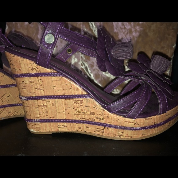 Plum wanted straps wedge sandals with flowers 🌸 - Picture 4 of 4
